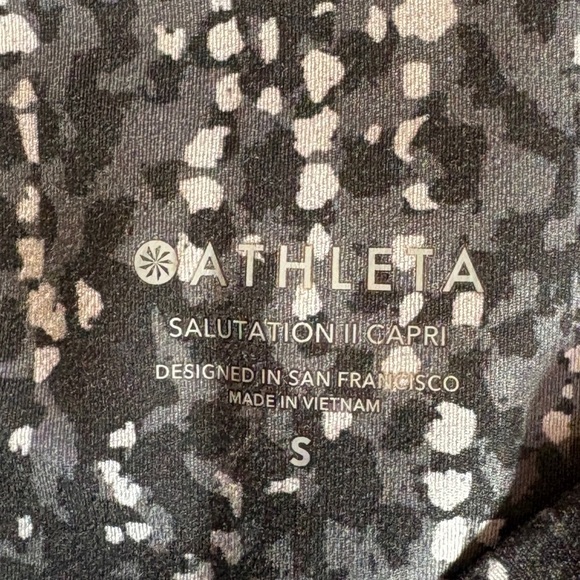 Athleta Salutation Capri II - Picture 3 of 10